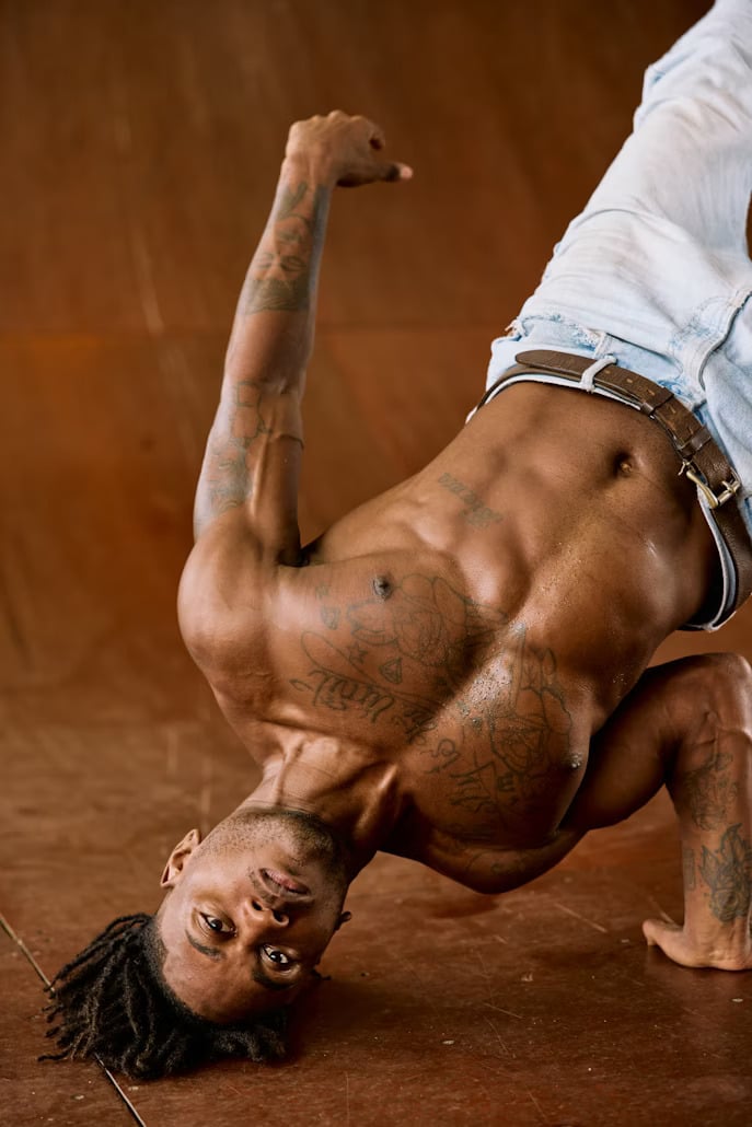 Acompanhante masculino em ensaio